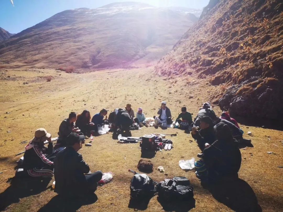 后背包客时代 | 上天下海，爬遍群山跳过水，我在追寻25岁的限定美好
