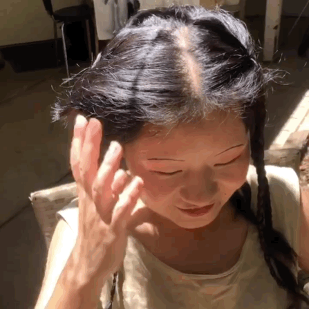 剪断了我的发,送给癌症的孩子们做假发。 剪断了我的发,送给癌症的孩子们做假发。