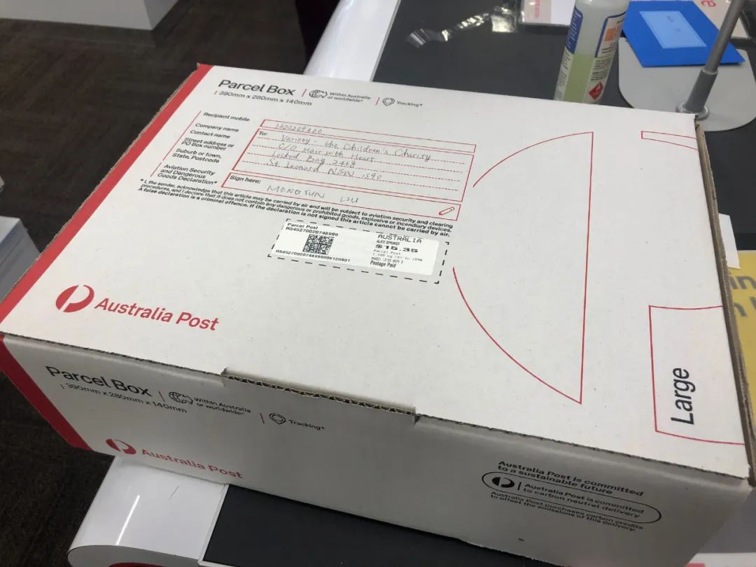 剪断了我的发,送给癌症的孩子们做假发。 剪断了我的发,送给癌症的孩子们做假发。